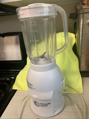 White Personal Blender with Clear Pitcher